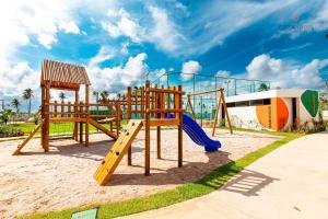 Parquinho infantil em Mana Beach #C112 - Para 3 Pessoas por Carpediem