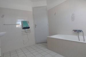 Kúpeľňa v ubytovaní Maison de vacances à Erquy + 7 fotografií