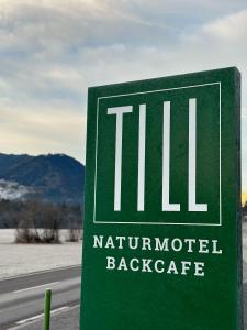 a green sign for a national battlefield back gate at TILL Naturmotel - Self-Check-In in Satteins