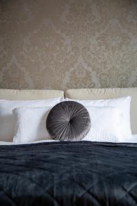 Posteľ alebo postele v izbe v ubytovaní Luxury Apartment With Balcony next to the New York Café