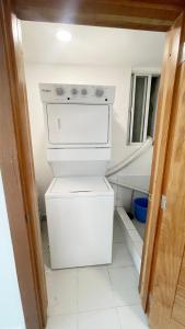 a white stove top oven sitting in a kitchen at Precioso Apartamento a solo pasos de la Playa in Punta Cana