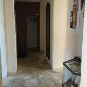 a hallway with a door and a tile floor at Ferienwohnung Romantica EG in Schopfloch