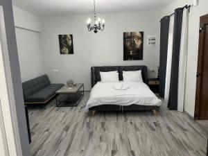 Tempat tidur dalam kamar di Countryside luxury studios