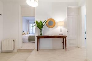 Zdjęcie z galerii obiektu Luminoso y amplio apartamento en Ópera w Madrycie