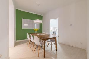 Zdjęcie z galerii obiektu Luminoso y amplio apartamento en Ópera w Madrycie