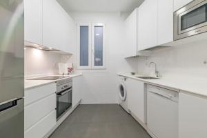 Zdjęcie z galerii obiektu Luminoso y amplio apartamento en Ópera w Madrycie