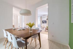 Zdjęcie z galerii obiektu Luminoso y amplio apartamento en Ópera w Madrycie +22 zdjęcia