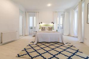 Zdjęcie z galerii obiektu Luminoso y amplio apartamento en Ópera w Madrycie