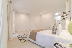Zdjęcie z galerii obiektu Luminoso y amplio apartamento en Ópera w Madrycie
