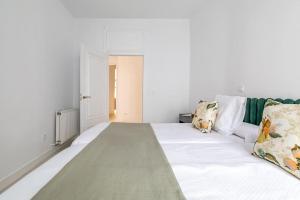 Zdjęcie z galerii obiektu Luminoso y amplio apartamento en Ópera w Madrycie