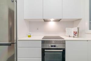 Zdjęcie z galerii obiektu Luminoso y amplio apartamento en Ópera w Madrycie
