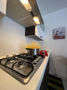 Cucina o angolo cottura di Calda e accogliente Limone
