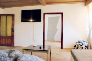 TV a/nebo společenská místnost v ubytování Cirillo Guesthouse