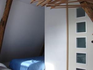 Łóżko lub łóżka w pokoju w obiekcie AUTHENTIQUE MAISON DE PECHEUR ENTRE-TERRE & MER Avec Un POÊLE À BOIS A Disposition