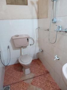 a bathroom with a toilet and a shower and a sink at Mount View Cottage in Nuwara Eliya