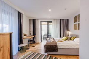 Posteľ alebo postele v izbe v ubytovaní REZYDENCJA ORNAK 5 - stylowe apartamenty z balkonami i jacuzzi, 5 min pieszo do Krupówek, IZBY PODHALAŃSKIE