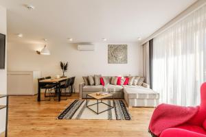 Posedenie v ubytovaní REZYDENCJA ORNAK 5 - stylowe apartamenty z balkonami i jacuzzi, 5 min pieszo do Krupówek, IZBY PODHALAŃSKIE