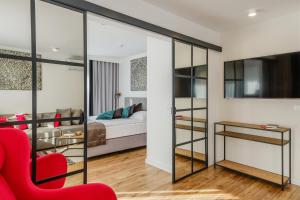 Posteľ alebo postele v izbe v ubytovaní REZYDENCJA ORNAK 5 - stylowe apartamenty z balkonami i jacuzzi, 5 min pieszo do Krupówek, IZBY PODHALAŃSKIE