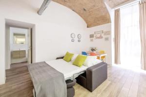 Un lugar para sentarse en NEW-BIG Honey Colosseum 4bdr + 2sofa bed A/C