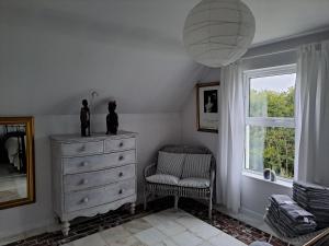 Katil atau katil-katil dalam bilik di Stunning apartment set in private native woodland