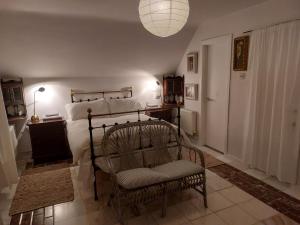 Katil atau katil-katil dalam bilik di Stunning apartment set in private native woodland