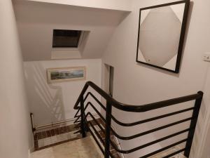 Televisyen dan/atau pusat hiburan di Stunning apartment set in private native woodland