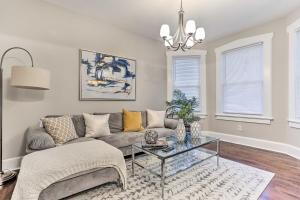 Gallery image of Newark Townhome Near Airport - Pet Friendly! in Newark