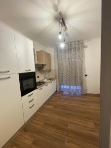 Una cocina o cocineta en Prestige Appartament 15 fotos más