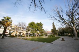 A garden outside Classic 2 Bedroom Apartment Next to Metro - Marousi