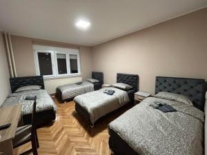 A bed or beds in a room at Apartman Iva II