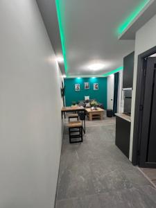 Kuchyň nebo kuchyňský kout v ubytování ROMANTIC ATMOSPHERE Self Check In