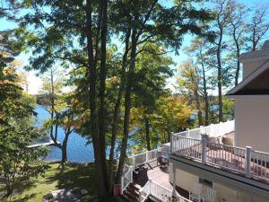 Gallery image of Lakehouse Inn in Lee +63 photos