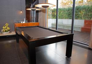 Biliardový stôl v ubytovaní Luxus Apartament Rodzinny z sauną i siłownią
