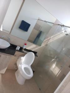 Ванна кімната в Casa Quinta piscina privada y jacuzzi en cercanías a Girardot
