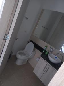 Ванна кімната в Casa Quinta piscina privada y jacuzzi en cercanías a Girardot