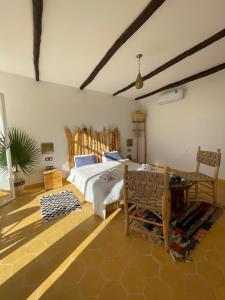 Postel nebo postele na pokoji v ubytování KASBAH LA DAME BIJA
