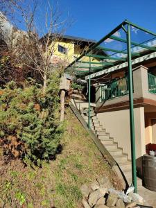 Budova, kde se apartmán nachází + 5 fotografií