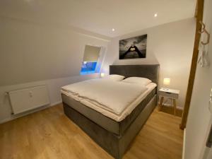 a bedroom with a large bed in a room at Ferienwohnung Luxusblick in Bad Harzburg