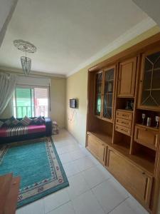 a living room with a bed and a rug at Superbe Appartement centre vue sur mer . in Larache