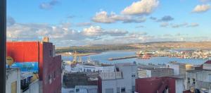 Imagem da galeria de Superbe Appartement centre vue sur mer . em Larache