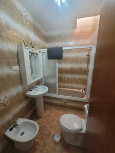 Phòng tắm tại Casa iluminada en pueblo tranquilo