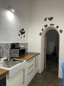 Kuchyň nebo kuchyňský kout v ubytování PETITE CASA LEONCIA