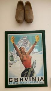 a poster of a woman with her hands in the air at Appartamento raccolto con terrazzo e parcheggio in Antey-Saint-André