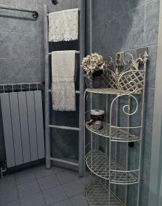 a towel rack in a bathroom with towels at Sanremo Collection I in Sanremo