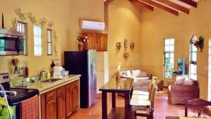 Η κουζίνα ή μικρή κουζίνα στο Unique Architecture, 3 Pools and Wi-Fi