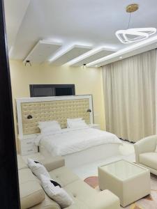 Ένα ή περισσότερα κρεβάτια σε δωμάτιο στο VILLA NAYFAL