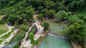 an aerial view of a park with people in the water at Homestay Tuấn Nghĩa - Hang Phượng Hoàng - Võ Nhai in Hoan Chung