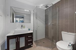 Koupelna v ubytování KozyGuru | Ryde | Cosy 2Bed Apt | Free Parking