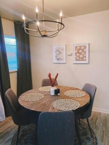 a dining room table with chairs and a chandelier at 3BR 2min from I-40,near DT, 21 min Palo Duro in Amarillo