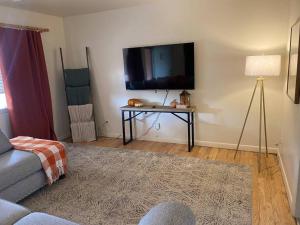 a living room with a tv and a table with a lamp at 3BR 2min from I-40,near DT, 21 min Palo Duro in Amarillo